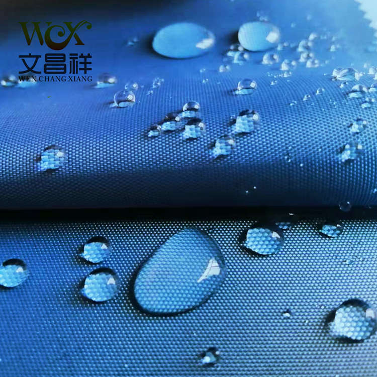 防潑水牛津布和抗水壓牛津布哪個更防水？